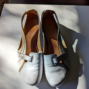 Puma Espera Women's White Metallic Gold Shoe